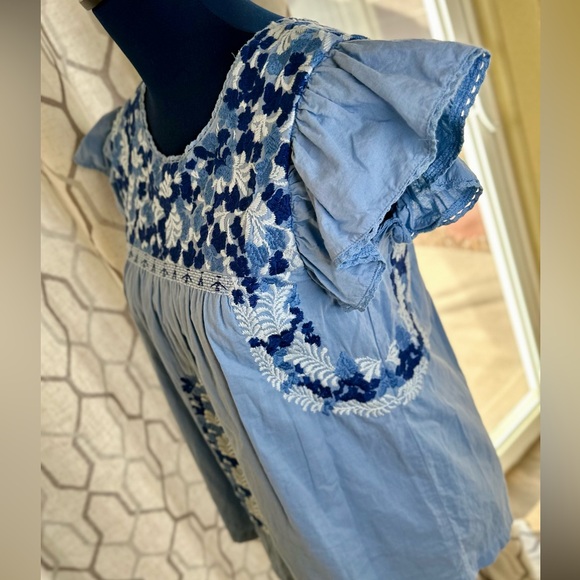 EUC J. Marie Blue Floral Embroidered Flutter Sleeve Peasant Top - Picture 9 of 15